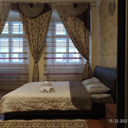 Apartment On Rynok Square リヴィウ エクステリア 写真