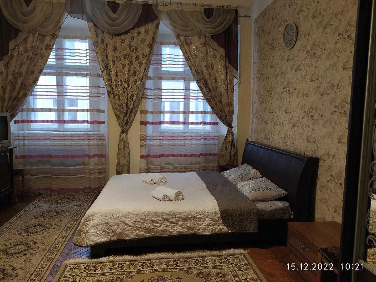 Apartment On Rynok Square リヴィウ エクステリア 写真