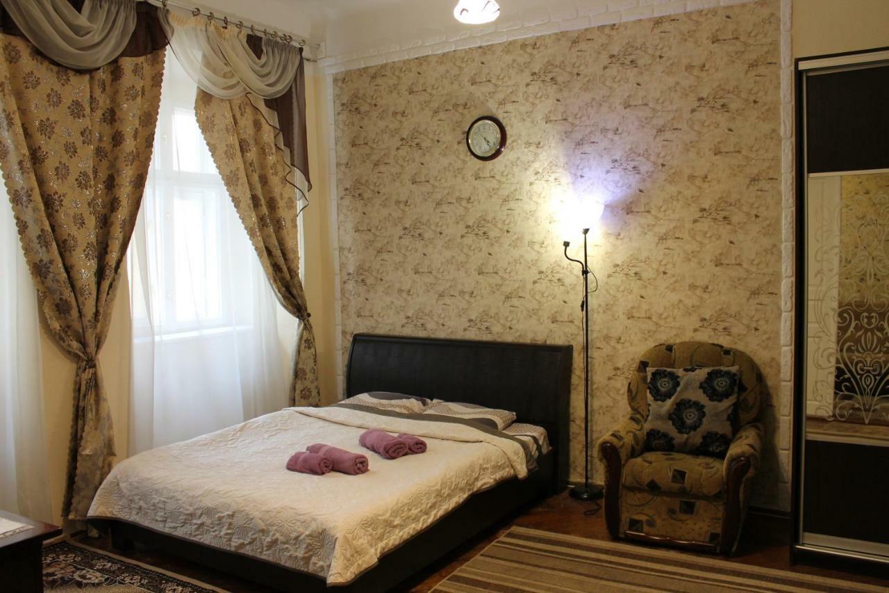 Apartment On Rynok Square リヴィウ エクステリア 写真