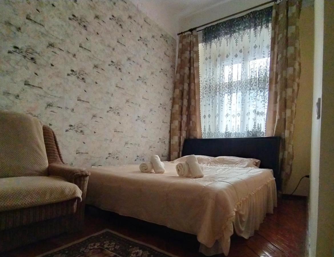 Apartment On Rynok Square リヴィウ エクステリア 写真