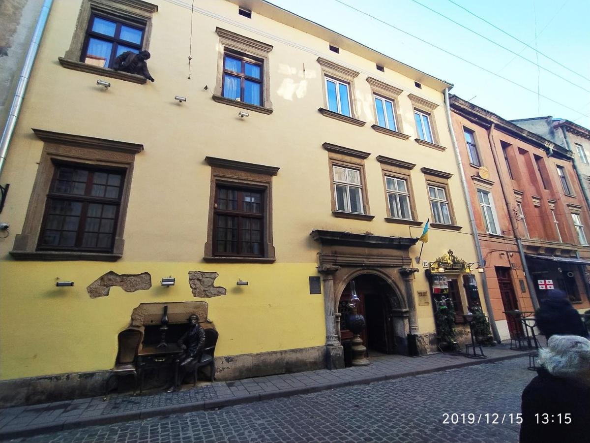 Apartment On Rynok Square リヴィウ エクステリア 写真